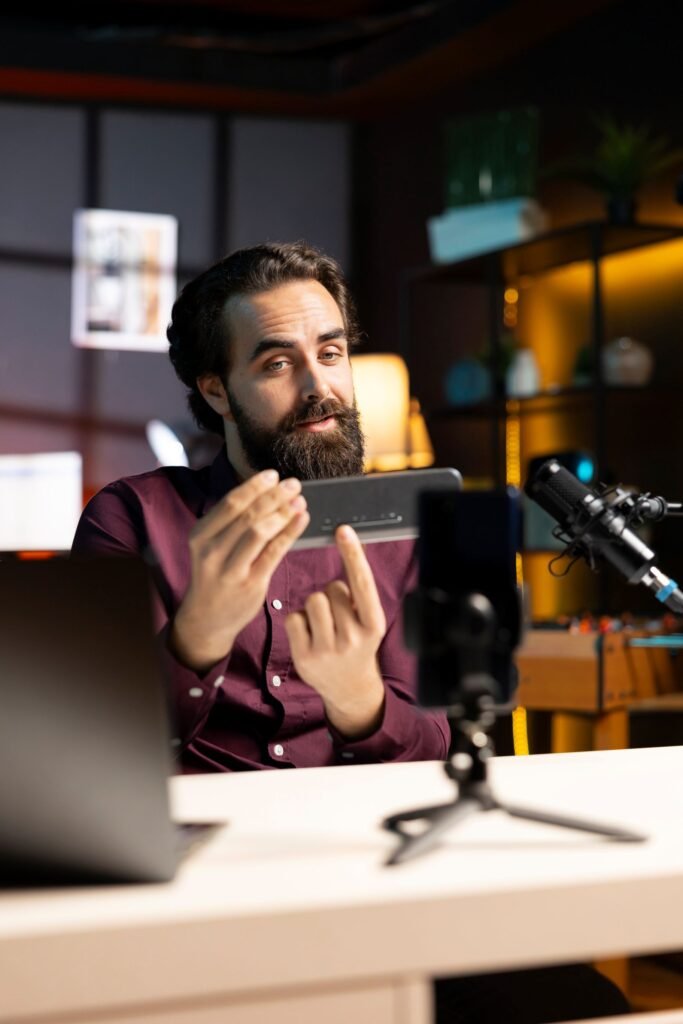 SrTienda promocionando un producto